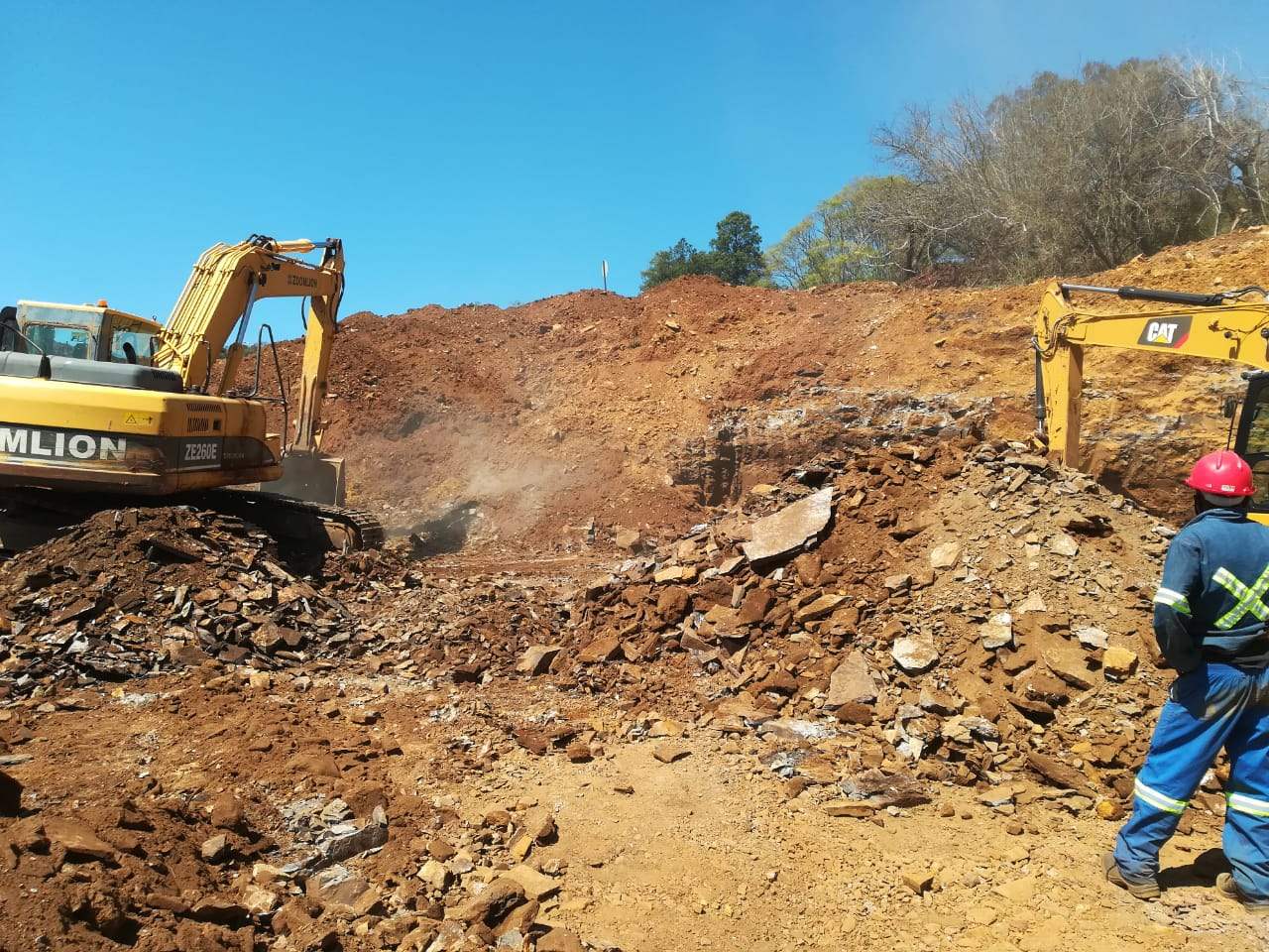Excavators at work at Setleng Gold Mine, 2020
